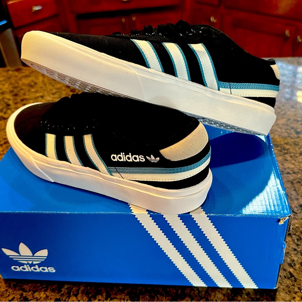 Adidas Delpala.
